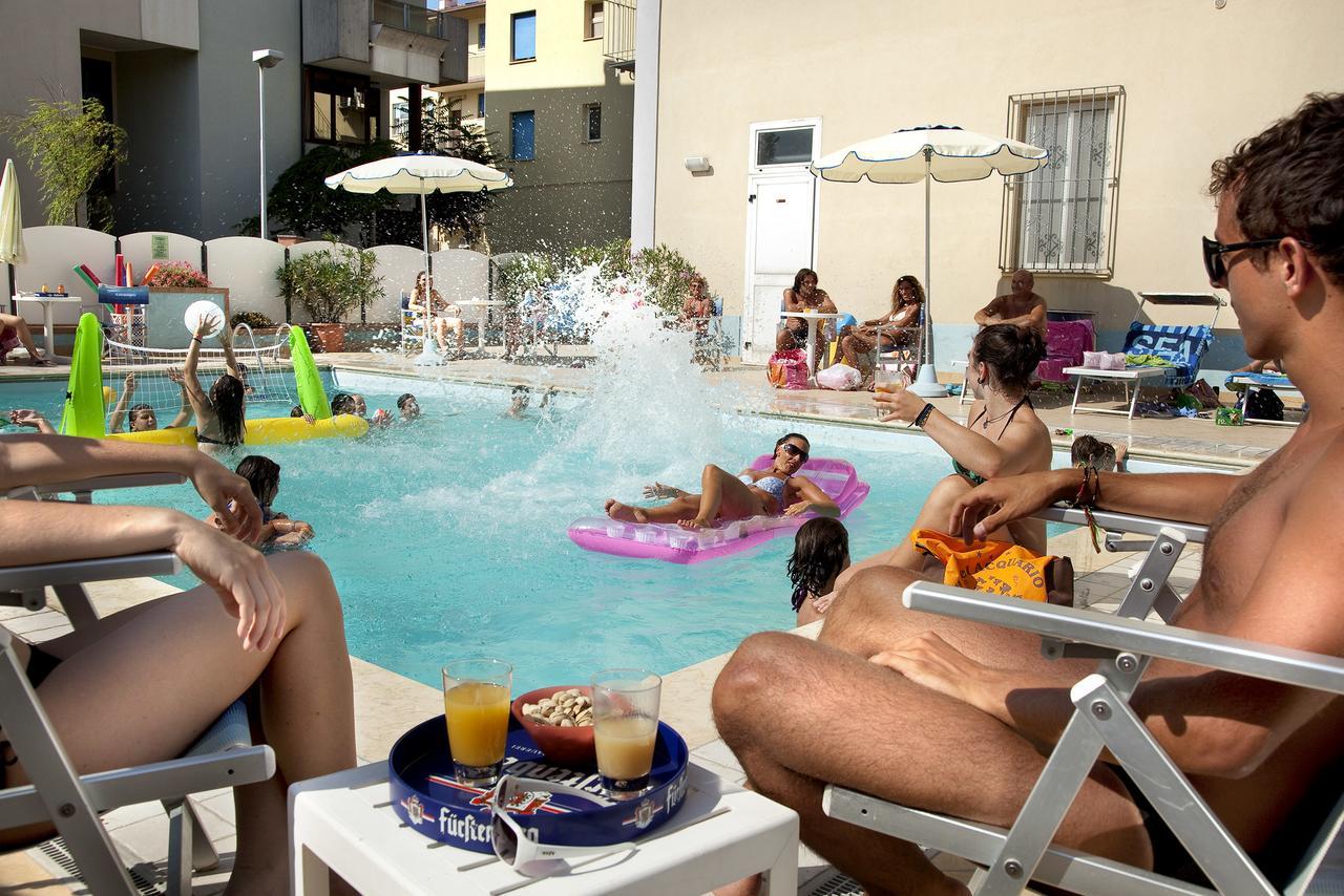 Hotel Acquario Ρίμινι Εξωτερικό φωτογραφία